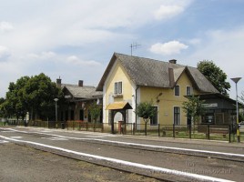 (Foto: Gara Mezőhegyes  www.vasutallomasok.hu)