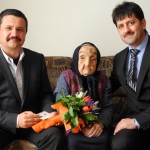 Foto: Maria Uscă cu preşedintele N. Ioţcu şi primarul P. Antal