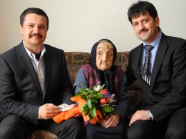 Foto: Maria Uscă cu preşedintele N. Ioţcu şi primarul P. Antal